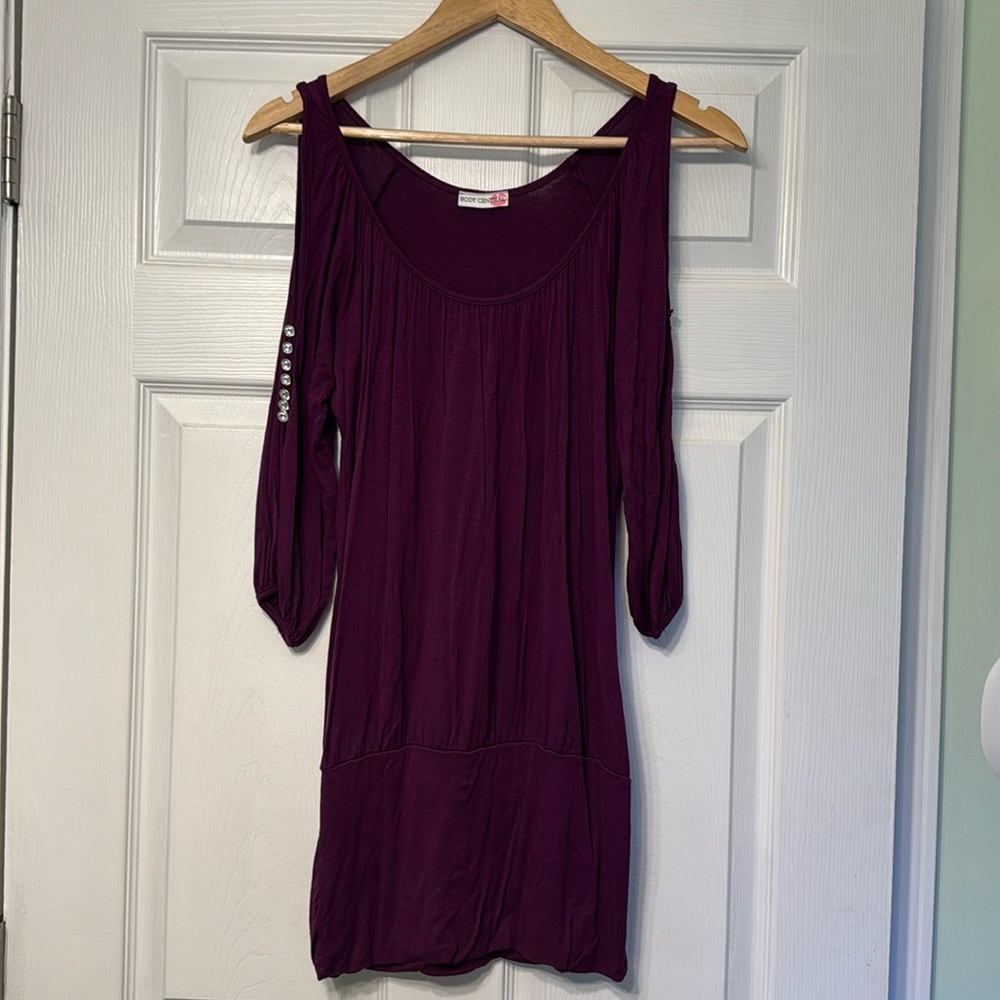Peakaboo shoulder bling top